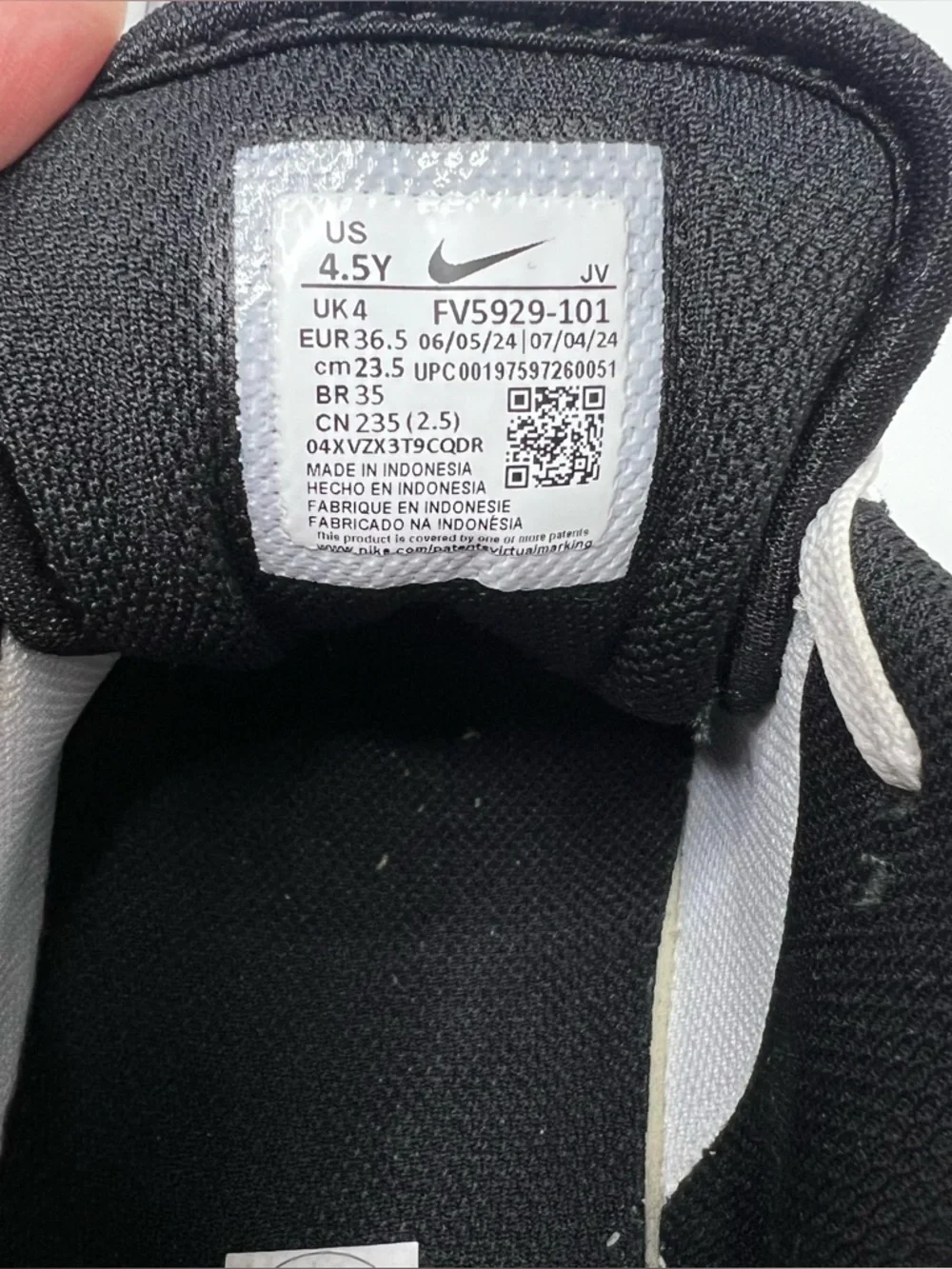 Nike Full Force Low Sneakers Youth Kids Sz 4.5 White & Black Basketball Casual